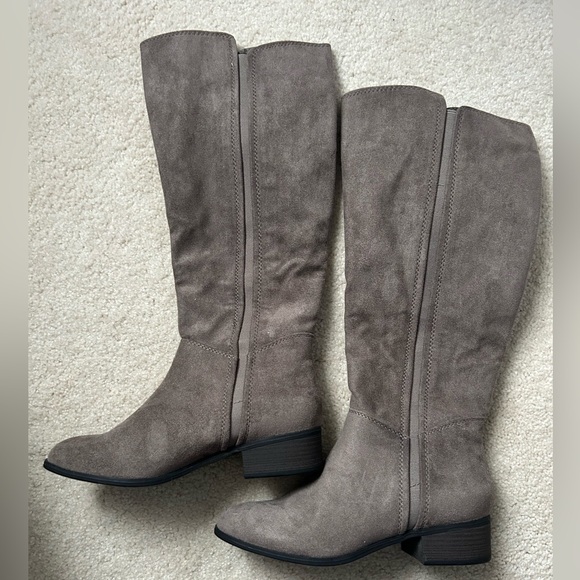 NWOT gray knee length boots - Picture 1 of 4